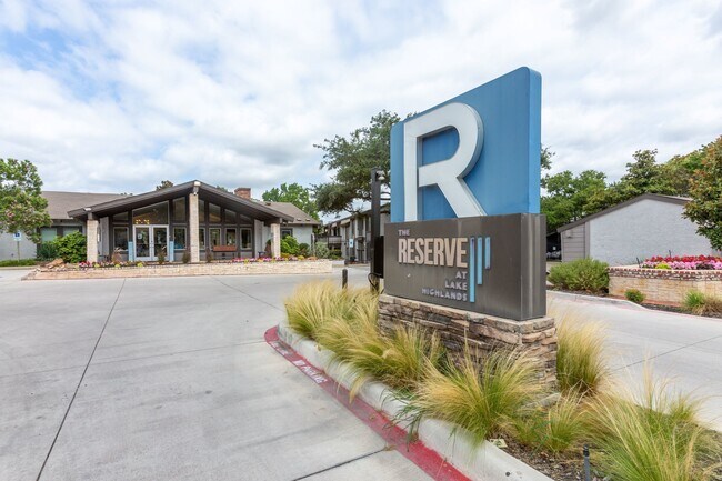 The Reserve at Lake Highlands - The Reserve at Lake Highlands Apartments