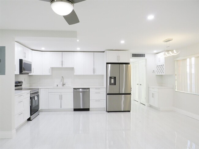 Building Photo - 343 Normandy Ln Unit 343