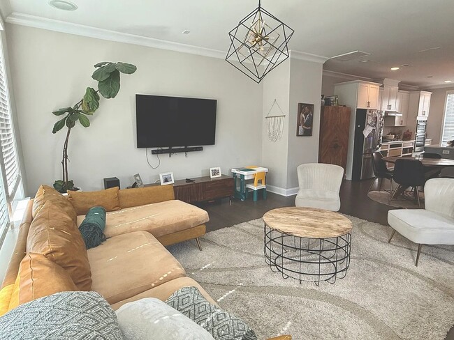 Photo - 407 Grey Reagan Trail