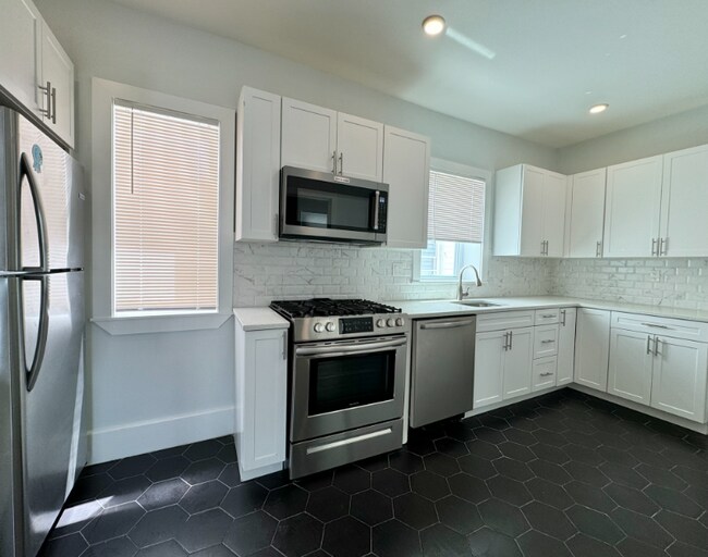 Photo - 301 Hancock St Unit 2