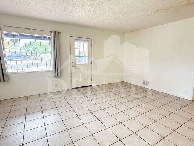 Photo - 3215 E Willard St