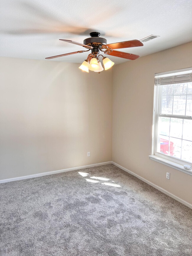 Photo - 1234 Evergreen Cir