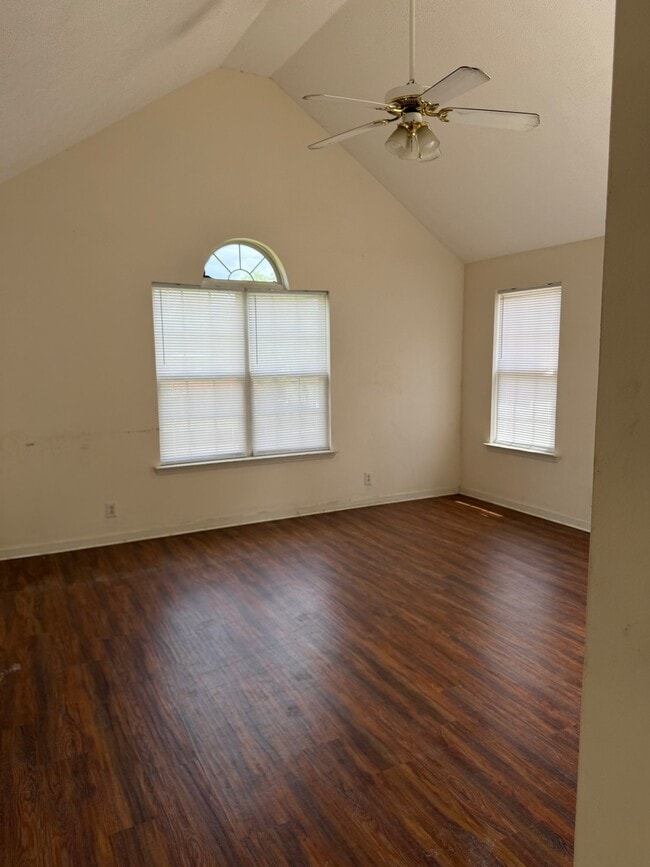 Photo - 1118 Toddington Dr