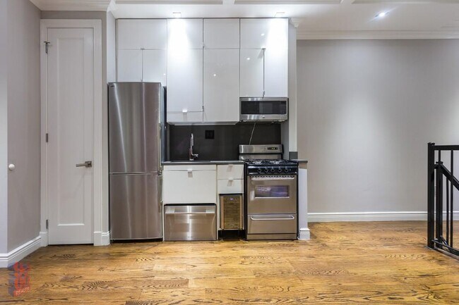 15 W 103rd St Unit 1C