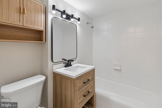 Photo - 604 S Washington Square Unit 913