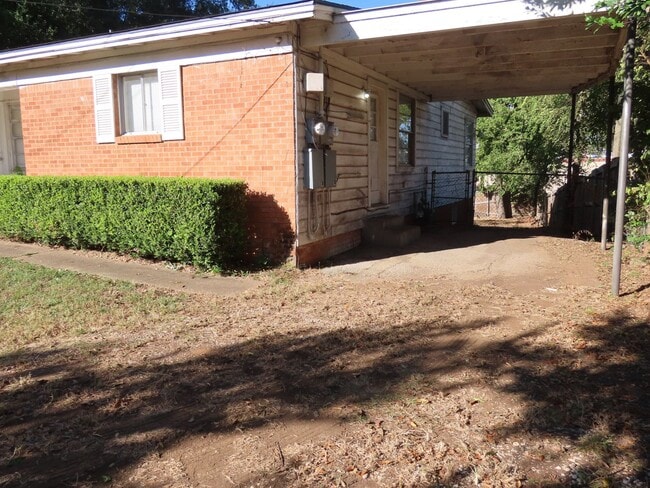 Photo - Three bedroom, One Bath Duplex Near Hospit...