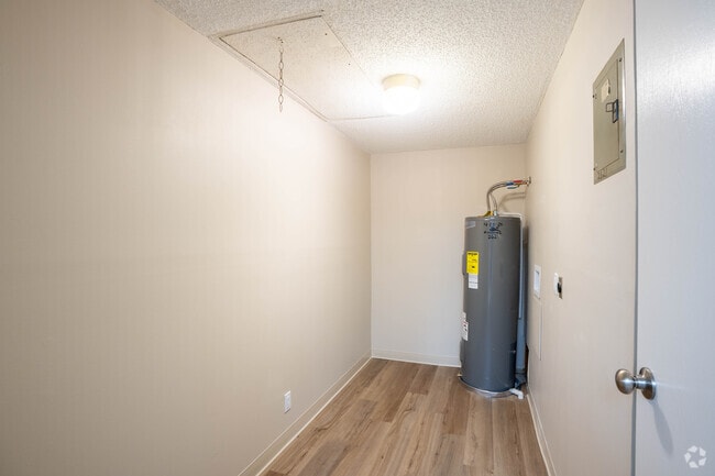 1BR,1BA - 576SF - Laundry Room
