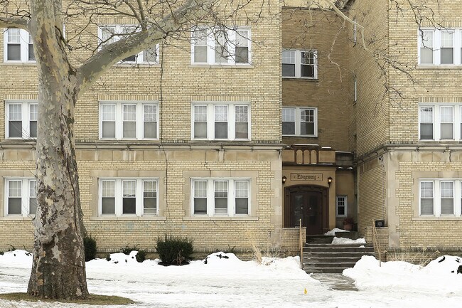 Photo - Edgeway Apartments