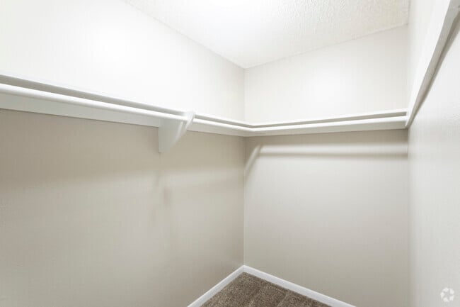 1 BR, 1 BA - 694 SF