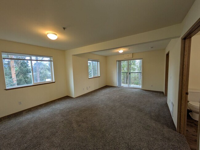 Photo - 2 Bed/1.5 Bath Apartment on Northwest Ave! Unidad 08-202