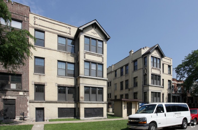 Building Photo - 5411-5421 S. Ellis Avenue