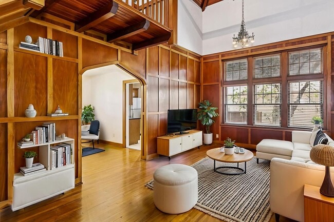 Building Photo - Stackman Court Unit 8