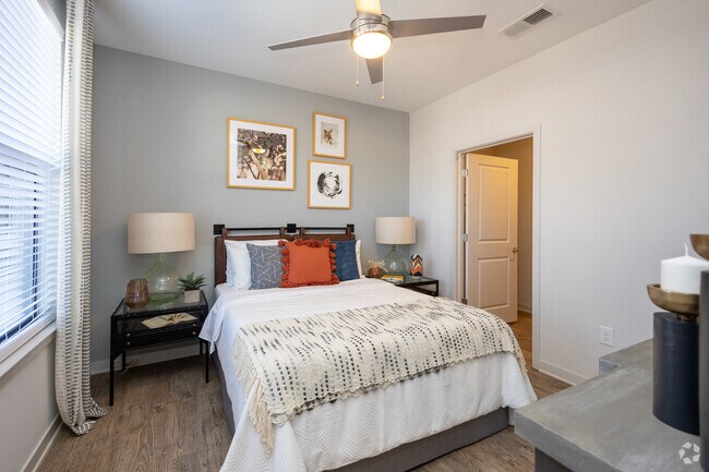 2BR, 2BA - 1099SF