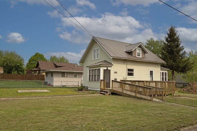 Photo - 1 6th Ave N House