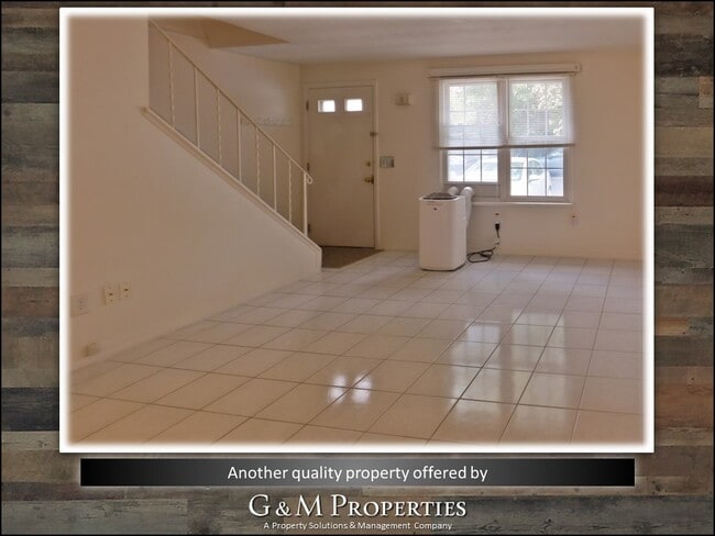 Photo - Two Bedroom, One and a Half Bath Townhouse - Close to U of R/ Strong