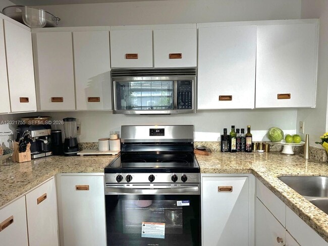 Photo - 421 NE 210th Cir Terrace Unidad 203-26