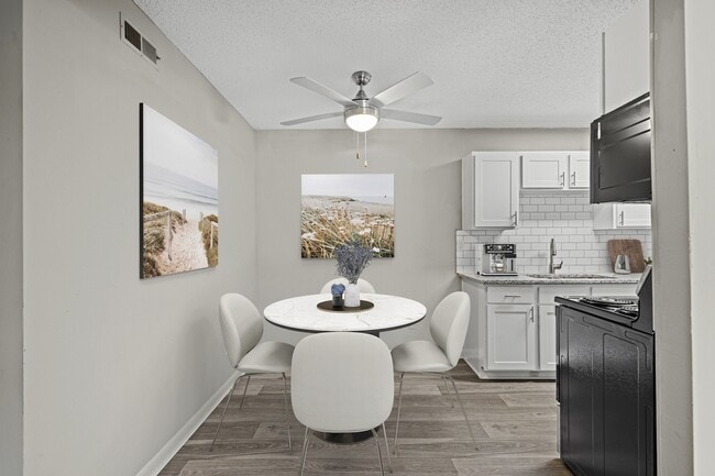 2BR, 2BA - 824SF