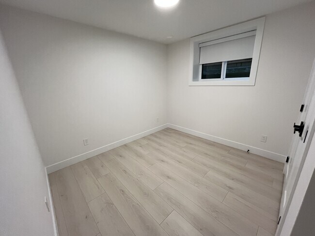 4653 Pender St Unit Bsmt B (North)