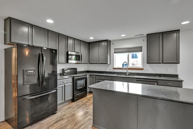 Photo - 4 BED & 2.5 SINGLE FAMILY HOUSE FOR RENT
