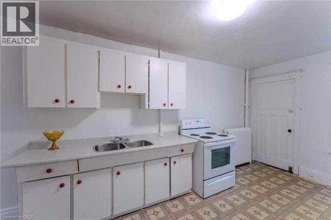 Photo - 1369 Main St E Unit 2