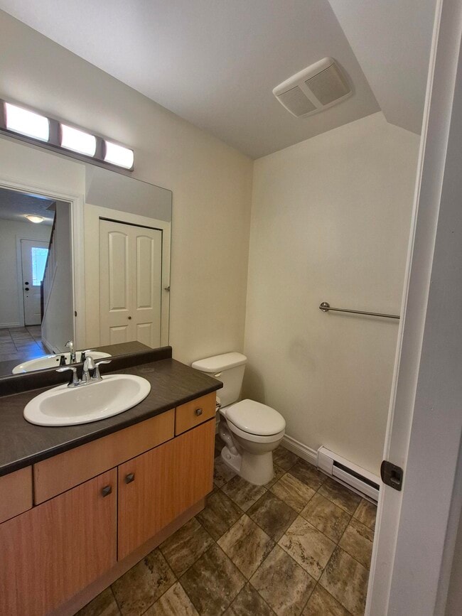 Photo - 1919 Maple Avenue South