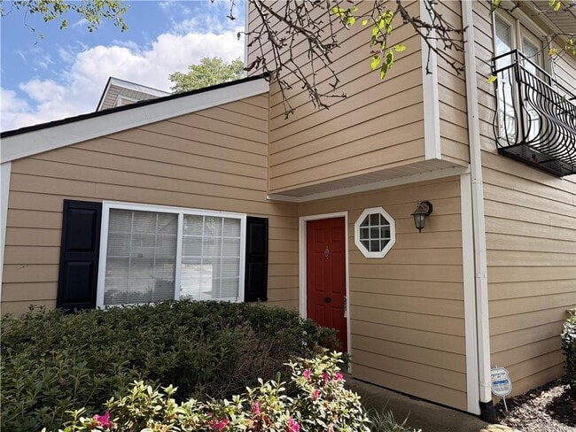 Photo - 1468 Briarwood Rd NE