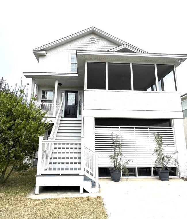 408 Maple St Unidad upper two floors