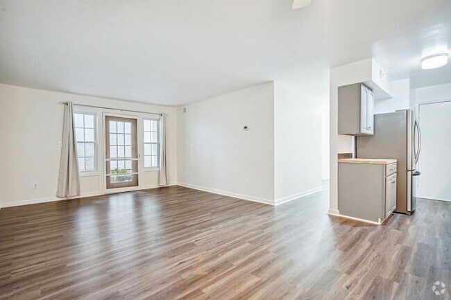 Building Photo - 5900 Prince George Dr Rental