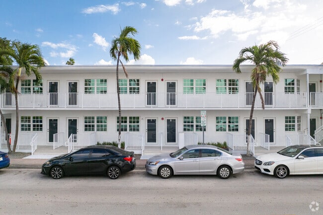 Unit Entrances on 7th Street