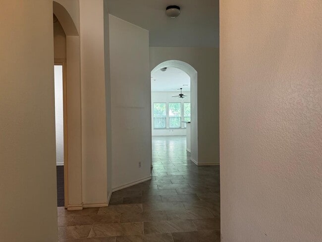 Photo - 304 Valona Loop