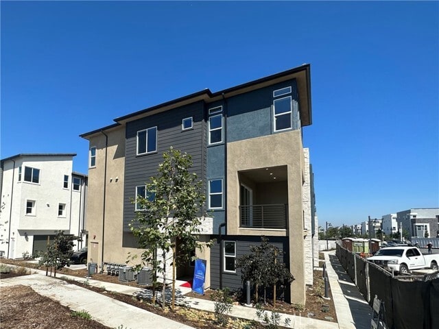 Building Photo - 322 Tank