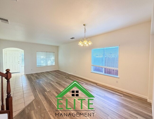 Photo - Beautiful and Spacious 4-Bedroom Home in P...