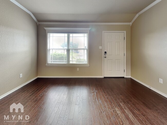 Photo - 112 Harvick Cir