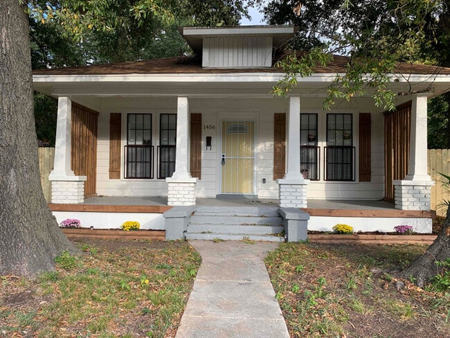 Building Photo - 1456 N Hollywood St Rental