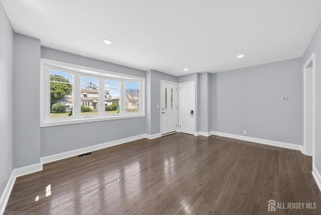 Photo - 125 E Cherry St