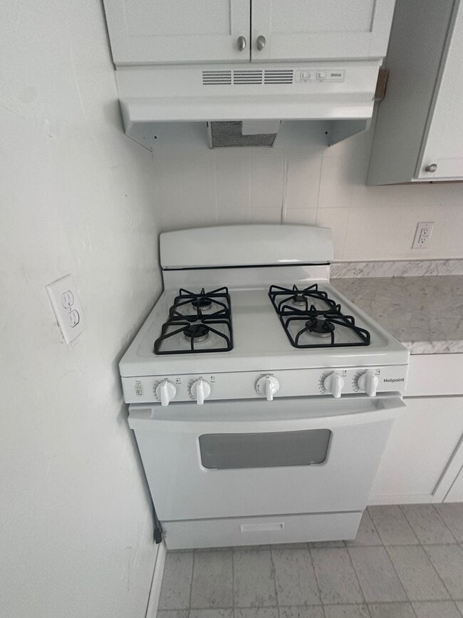 Photo - Spacious 5 Bedroom with Off Street Parking