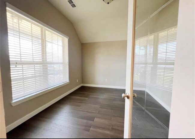 Photo - 8727 Seguin Cove Ln