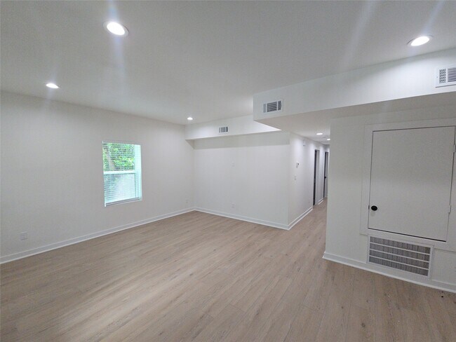 Photo - 8101 Venus St