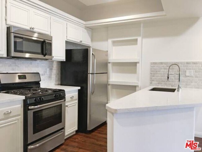 Photo - 12712 Moorpark St Unit 103