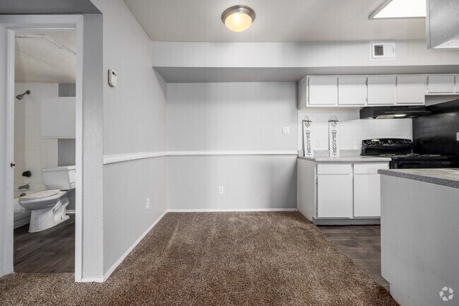 2BR, 2BA - 900SF - Dining Area
