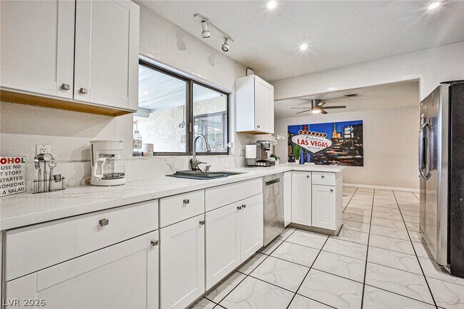 Photo - 1505 Hialeah Dr