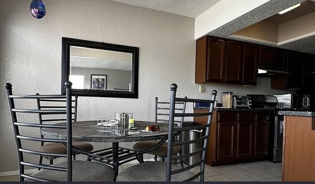 Photo - 1605 Common Dr