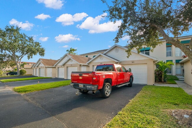 Building Photo - "Spacious 3-Bed, 2-Bath Condo Retreat in V... Unit 16E