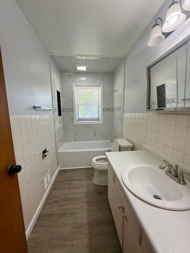 Photo - 209 Flintridge Dr Unit A