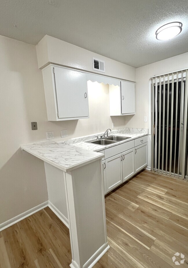 Building Photo - 9315 Bluejacket St Unit #4 Rental