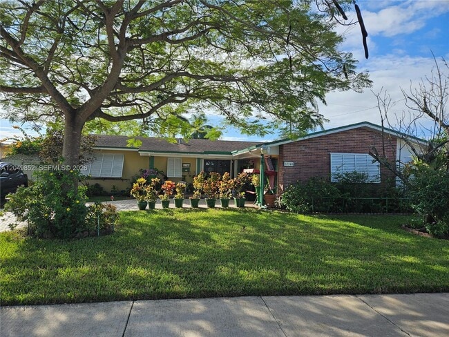 Building Photo - 12340 SW 41st St Unit 1