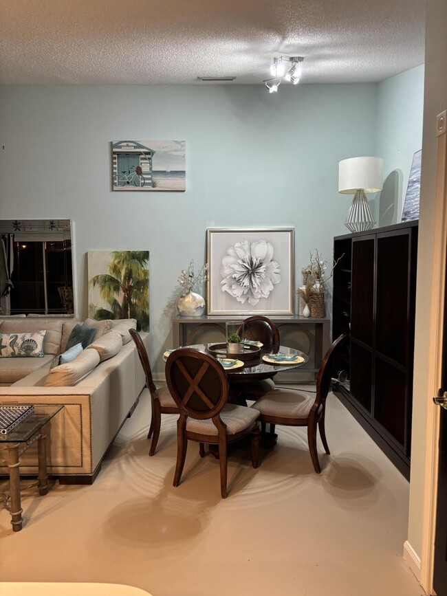 Photo - 7104 Geminata Oak Ct