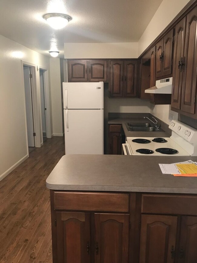 Cresthaven Apartments