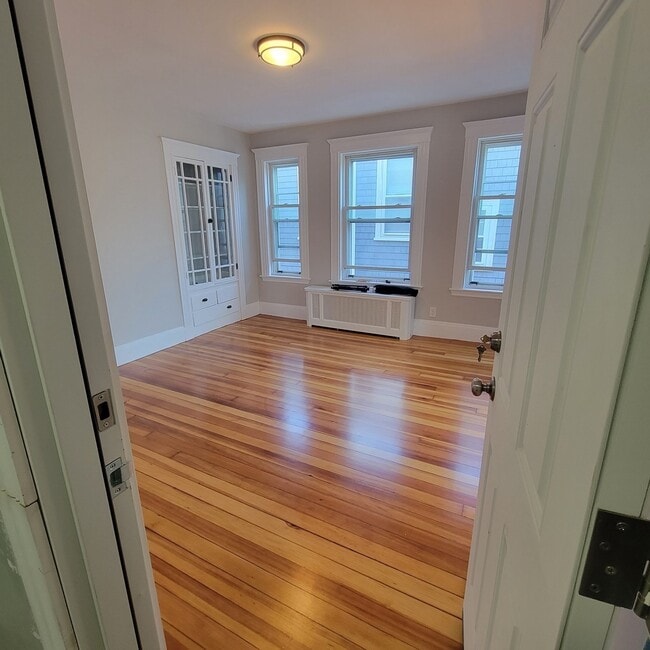 66 Barnes Ave Unit 3