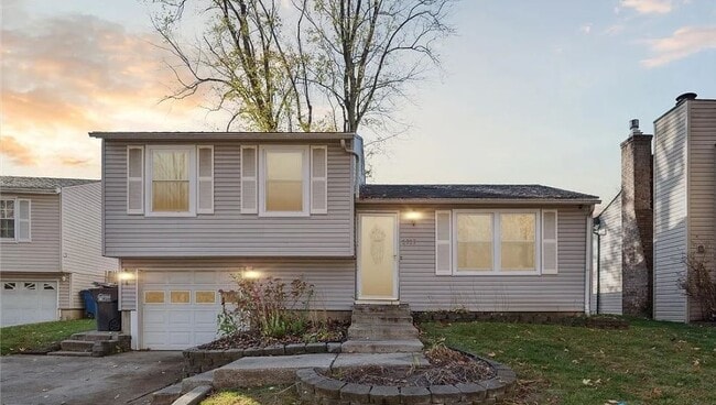 Photo - 3737 Whitegate Dr House